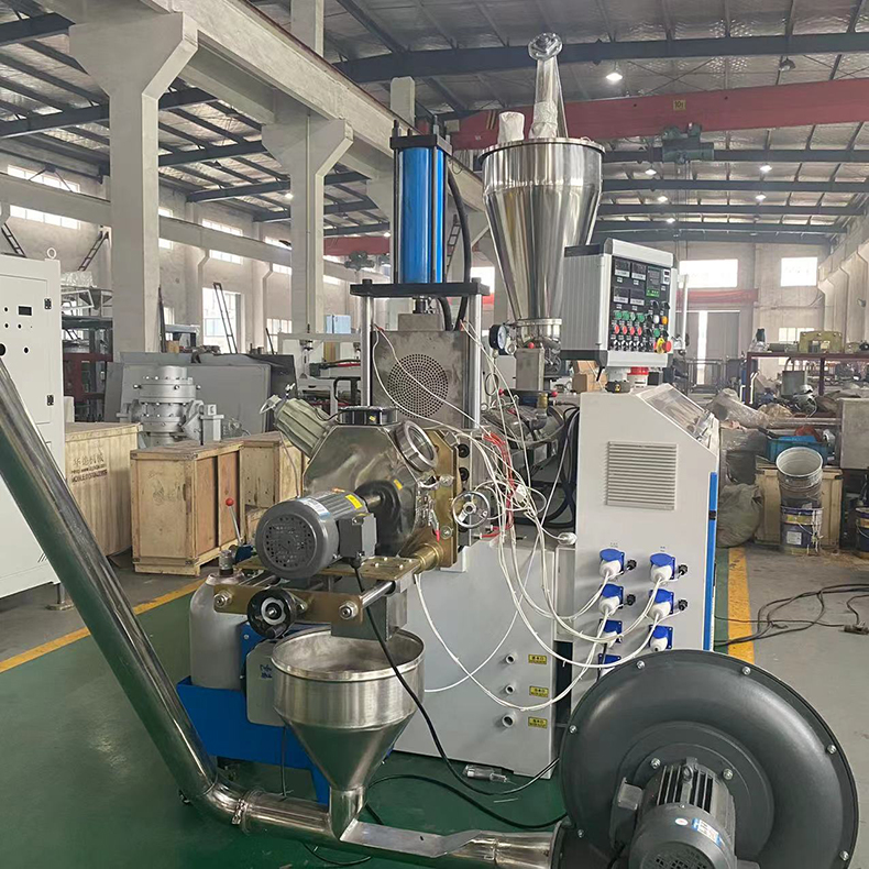 張家港65 80雙螺桿PVC硬質(zhì)造粒生產(chǎn)線(xiàn) 軟料造粒擠出機(jī)生產(chǎn)設(shè)備 粉末造粒機(jī)器